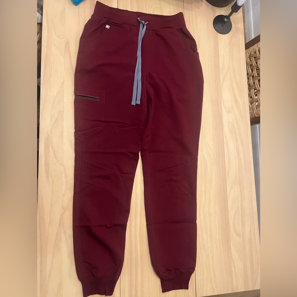 FIGS Zamora scrub jogger